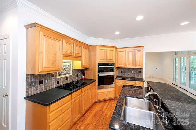 10408 Hadleigh Pl, Charlotte, NC 28210 - kitchen with black gas cooktop, ornamental molding, light wood-style flooring, backsplash, and light brown cabinetry