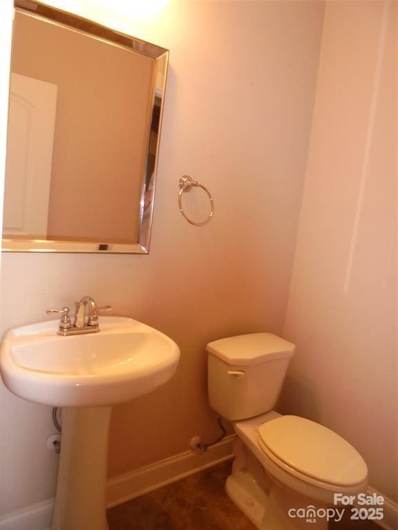 1302 Devonmere Pl, Salisbury, NC 28144 - half bath with baseboards