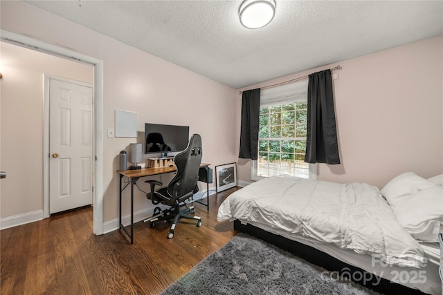 3130 Erskine Dr, Charlotte, NC 28205 - bedroom featuring wood finished floors, an office area, and a textured ceiling