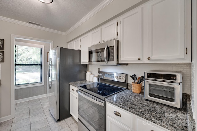 353 Tall Oaks Trl, Fort Mill, SC 29715 - kitchen with stainless steel appliances, crown molding, white cabinets, dark stone countertops, and a textured ceiling