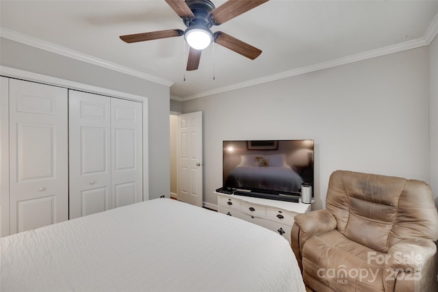 353 Tall Oaks Trl, Fort Mill, SC 29715 - bedroom featuring a closet, ornamental molding, and a ceiling fan