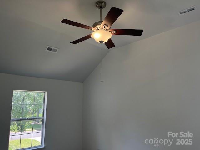 11021 Scrimshaw Ln, Charlotte, NC 28215 - detailed view of ceiling fan