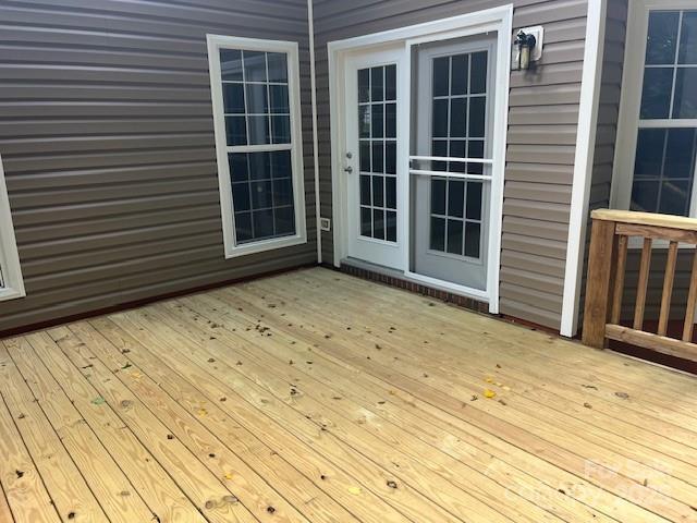 11021 Scrimshaw Ln, Charlotte, NC 28215 - view of wooden terrace