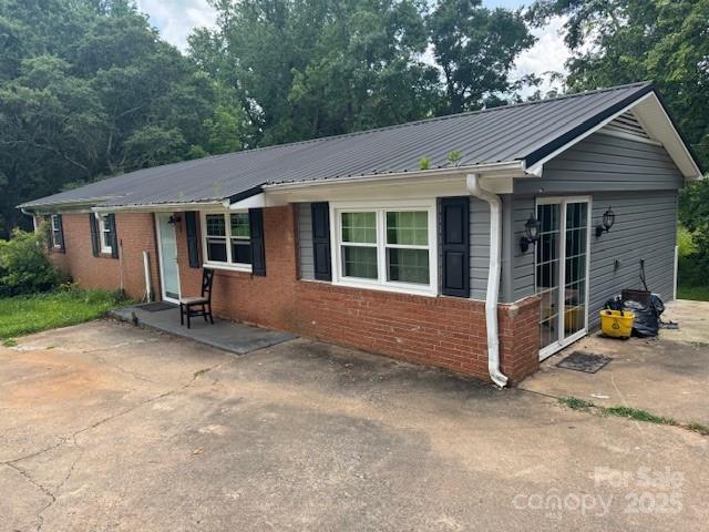 2116 Dana Pl, Shelby, NC 28152 - ranch-style home featuring brick siding and a metal roof