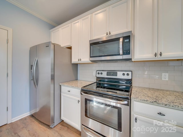 120 Prairie View Ct, Belmont, NC 28012 - kitchen featuring stainless steel appliances, light wood-type flooring, ornamental molding, decorative backsplash, and white cabinets