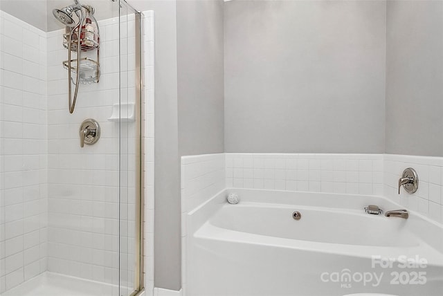921 NE Dr, Davidson, NC 28036 - full bath featuring a stall shower and a garden tub