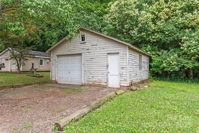 2722 Eastway Dr, Charlotte, NC 28205 - detached garage with dirt driveway