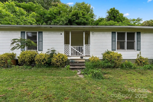 92 Flynn Branch Rd, Asheville, NC 28804 - ranch-style home featuring a front lawn and a porch