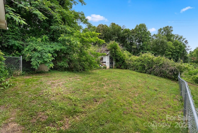 92 Flynn Branch Rd, Asheville, NC 28804 - view of yard featuring a storage shed