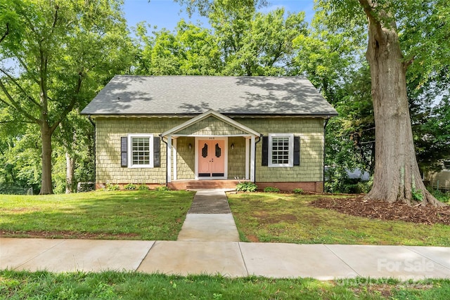 302 White St, Morganton, NC 28655 - bungalow-style house with a front lawn and a shingled roof