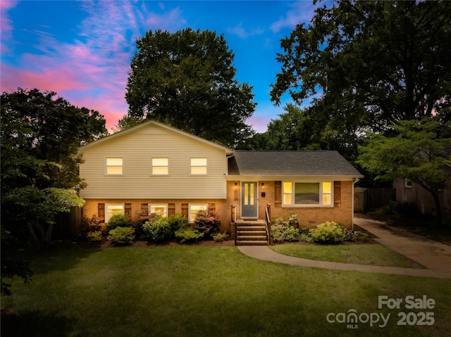 2919 Dunaire Dr, Charlotte, NC 28205 - split level home with brick siding