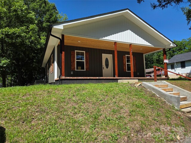 94 James St SW, Concord, NC 28025 - view of front of property featuring a porch and a front yard