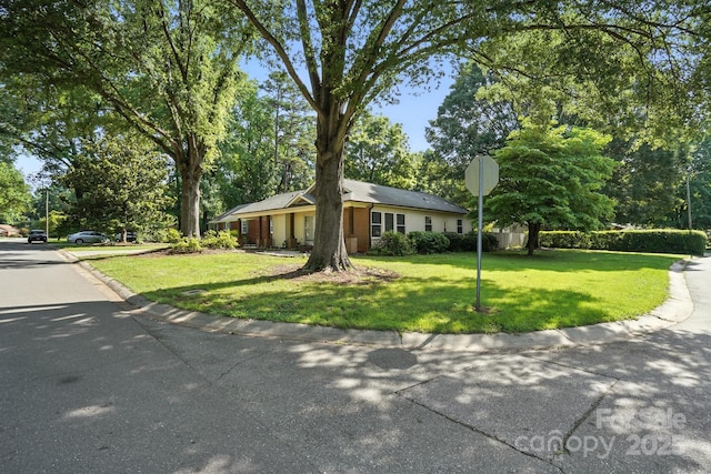 5229 Milford Rd, Charlotte, NC 28210 - ranch-style home featuring a front yard and view of wooded area
