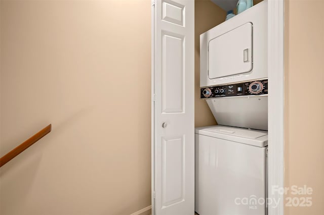 2881 White Oak Mountain Rd Unit D5, Columbus, NC 28722 - laundry area featuring stacked washer and clothes dryer and baseboards