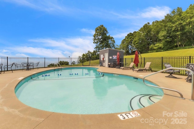 2881 White Oak Mountain Rd Unit D5, Columbus, NC 28722 - community pool with a patio