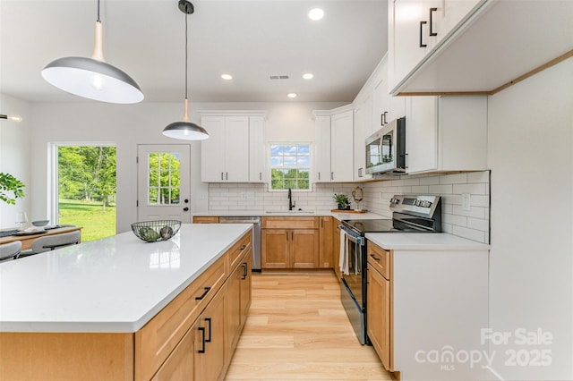 3486 Winters St, Newton, NC 28658 - kitchen featuring stainless steel appliances, light wood finished floors, light countertops, recessed lighting, and decorative backsplash