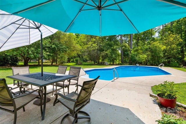 1252 Wendy Rd, Rock Hill, SC 29732 - outdoor pool featuring a patio, outdoor dining area, a yard, and view of scattered trees