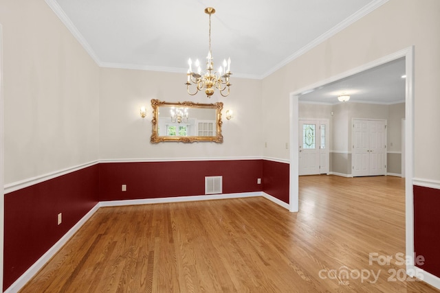 390 Classic Oaks Cir, Hendersonville, NC 28792 - spare room featuring wood finished floors, a chandelier, and ornamental molding