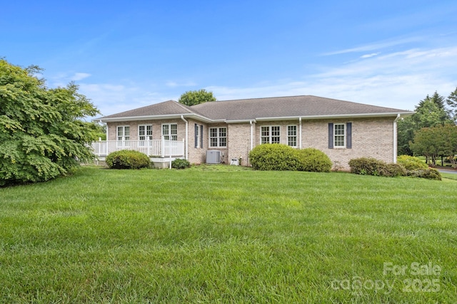 390 Classic Oaks Cir, Hendersonville, NC 28792 - ranch-style home with a front yard and brick siding