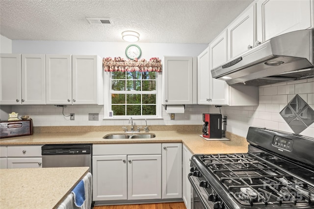 171 Highland Woods Ct, Denver, NC 28037 - kitchen with black range with gas cooktop, under cabinet range hood, light countertops, backsplash, and a textured ceiling