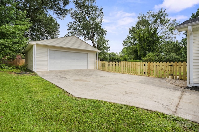 5817 Red Carriage Ln, Charlotte, NC 28212 - view of detached garage
