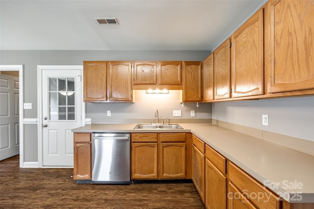 12812 Bradford Hill Ln, Huntersville, NC 28078 - kitchen featuring dishwasher, dark wood-type flooring, and light countertops