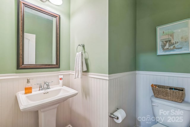 2100 Darian Way, Waxhaw, NC 28173 - half bathroom with a wainscoted wall