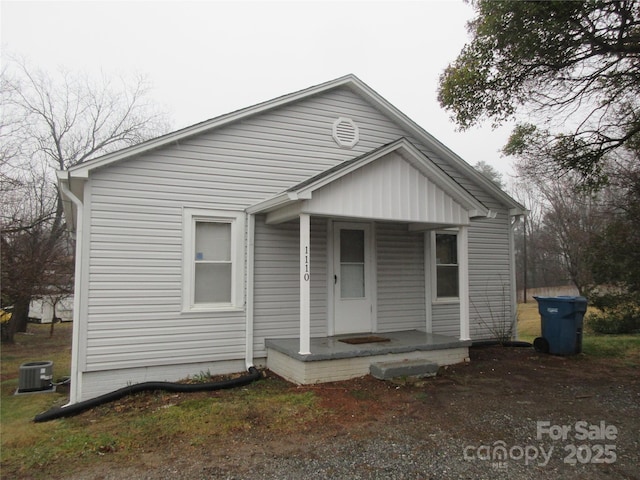 1110 20th St NE, Hickory, NC 28601 - bungalow-style home with a porch