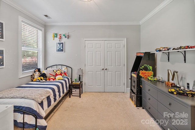 347 Bayberry Creek Cir, Mooresville, NC 28117 - bedroom with crown molding, light carpet, and a closet