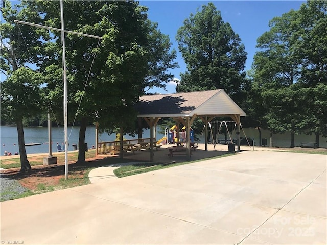 104 Cardinal Dr, New London, NC 28127 - surrounding community featuring a water view