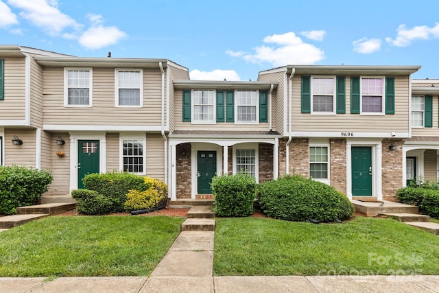 9606 Vinca Cir Unit E, Charlotte, NC 28213 - multi unit property featuring a front yard