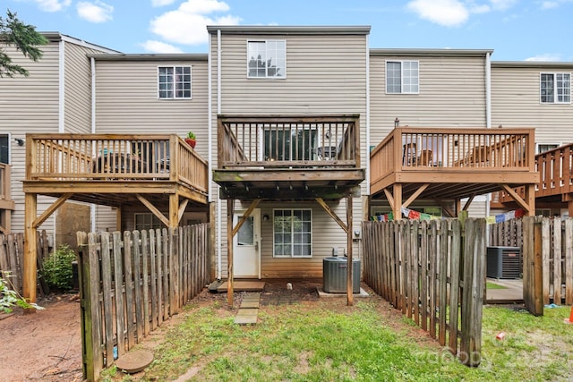 9606 Vinca Cir Unit E, Charlotte, NC 28213 - rear view of property featuring a fenced backyard and a wooden deck