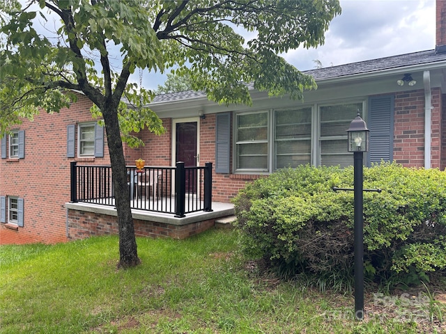 356 Lucky Hollow Rd, Hickory, NC 28601 - entrance to property with brick siding and a lawn