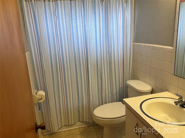 356 Lucky Hollow Rd, Hickory, NC 28601 - full bath featuring tile walls, vanity, a wainscoted wall, and a shower with curtain