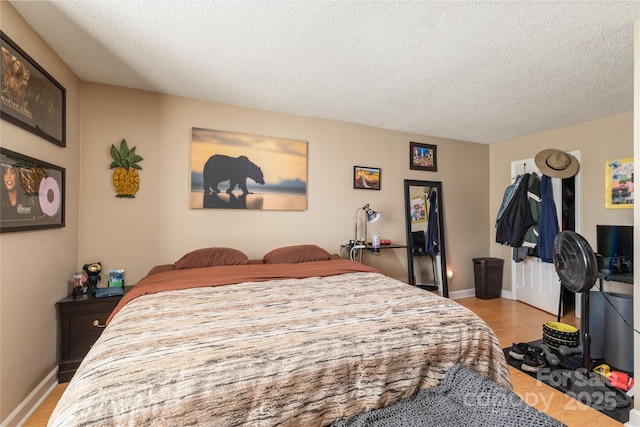 11069 Running Ridge Rd, Charlotte, NC 28226 - bedroom featuring wood finished floors and a textured ceiling
