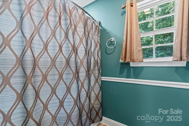 124 Turning Leaf Ln, Statesville, NC 28677 - bathroom with curtained shower and baseboards