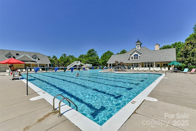 1040 Stonedown Ln, Matthews, NC 28104 - community pool with a patio