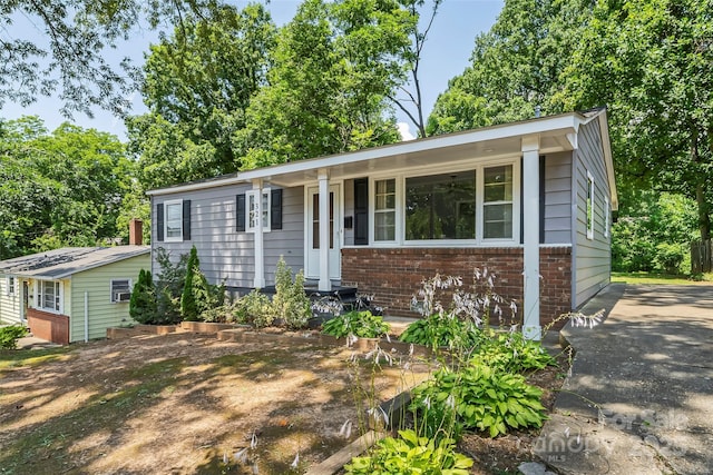 321 Park Ave, Marion, NC 28752 - photo 1