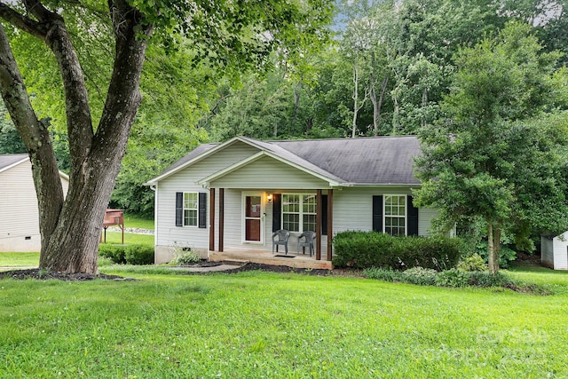 704 Willow Rd, Salisbury, NC 28147 - ranch-style home featuring a porch, a front lawn, and crawl space