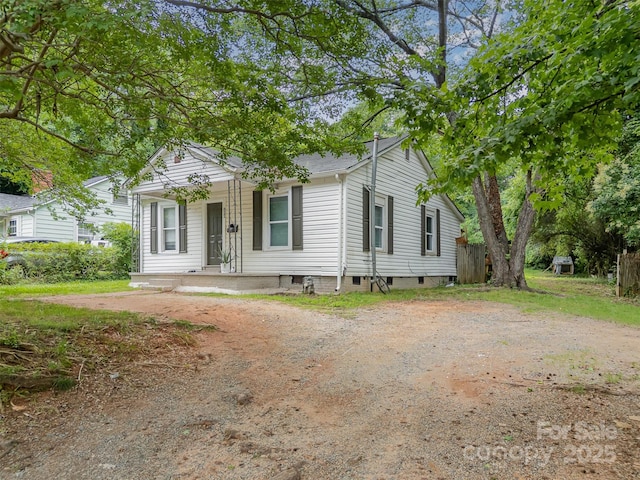 822 Cantwell St, Charlotte, NC 28208 - view of front of property featuring a porch