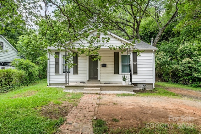 822 Cantwell St, Charlotte, NC 28208 - bungalow-style house with covered porch