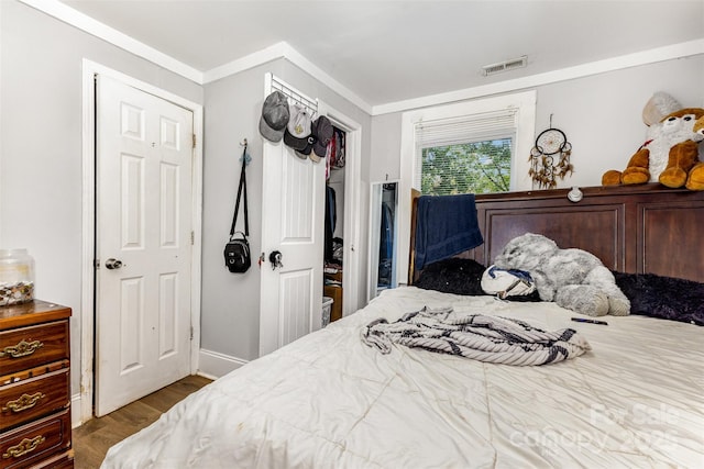 822 Cantwell St, Charlotte, NC 28208 - bedroom with wood finished floors and crown molding