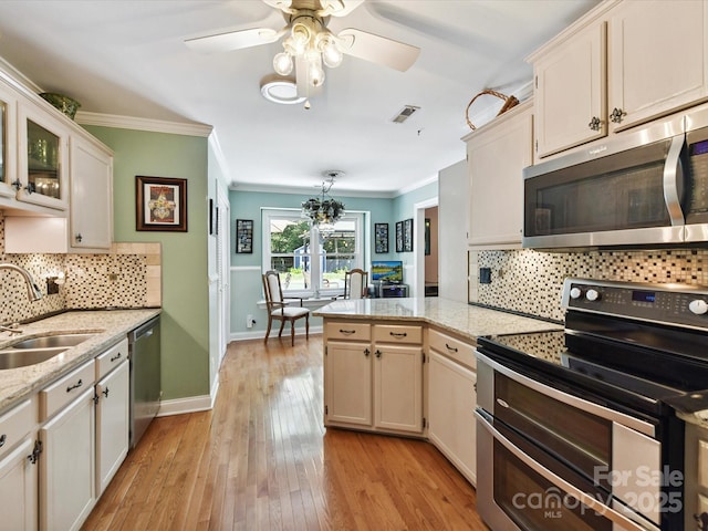 7139 Powder Mill Pl, Charlotte, NC 28277 - kitchen with appliances with stainless steel finishes, a peninsula, a ceiling fan, ornamental molding, and tasteful backsplash