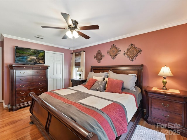 7139 Powder Mill Pl, Charlotte, NC 28277 - bedroom with light wood-type flooring, crown molding, and ceiling fan
