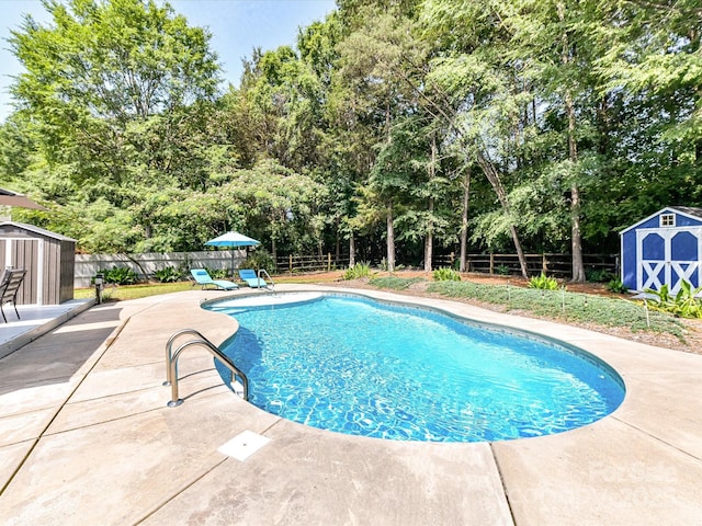 7139 Powder Mill Pl, Charlotte, NC 28277 - view of swimming pool featuring a storage unit, a fenced backyard, a patio, and view of wooded area