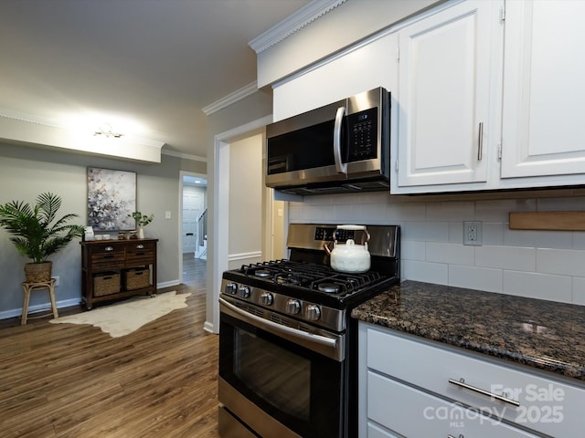 1708 Roxborough Rd Unit C, Charlotte, NC 28211 - kitchen with appliances with stainless steel finishes, tasteful backsplash, crown molding, white cabinets, and wood finished floors