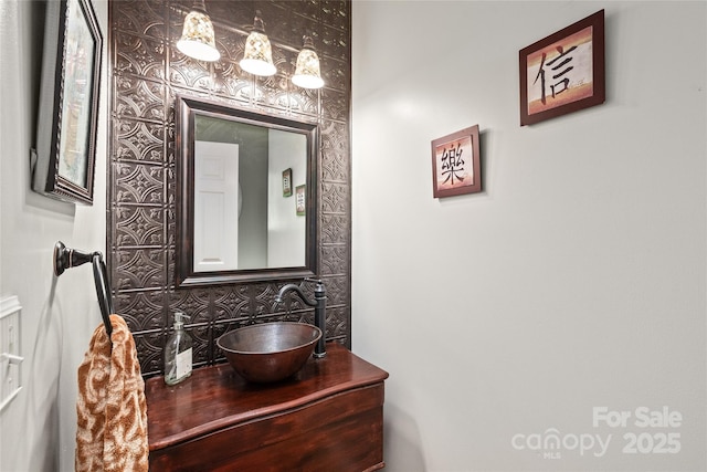 1069 Westlake Dr, Kannapolis, NC 28081 - bathroom featuring tasteful backsplash and vanity