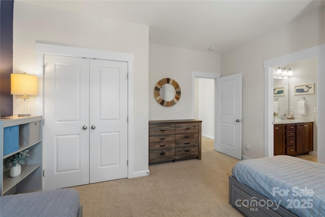 11806 Stirling Field Dr, Pineville, NC 28134 - bedroom featuring light carpet, a closet, and ensuite bathroom