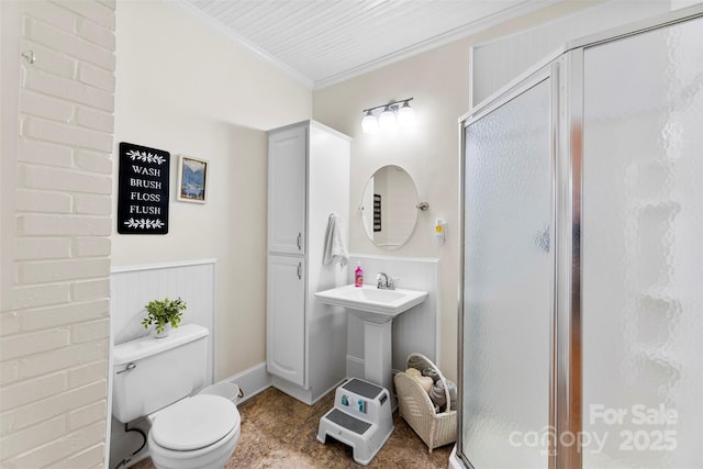 1210 Jackson Rd, Gastonia, NC 28052 - bathroom featuring a shower stall and crown molding