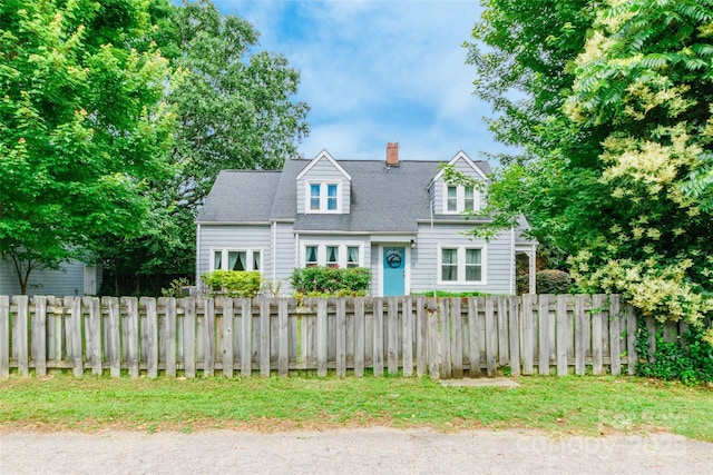 904 Venus St, Kannapolis, NC 28083 - cape cod house with a fenced front yard and a chimney